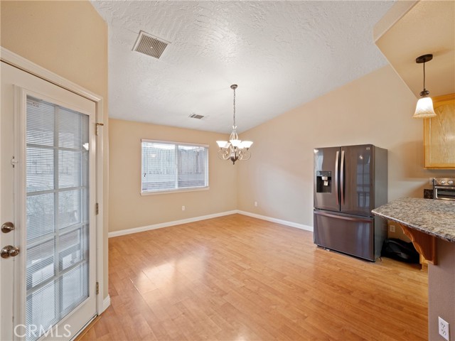 Detail Gallery Image 8 of 30 For 12550 Whispering Spring Rd, Victorville,  CA 92395 - 3 Beds | 2 Baths