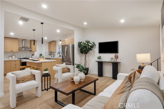 Detail Gallery Image 10 of 32 For 20110 Flallon, Lakewood,  CA 90715 - 4 Beds | 2 Baths