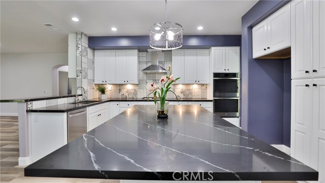 2431 Elizabeth Court, Upland CA: https://media.crmls.org/medias/fdc948cd-fa8c-4fd3-b3c8-b2e9d4229b52.jpg