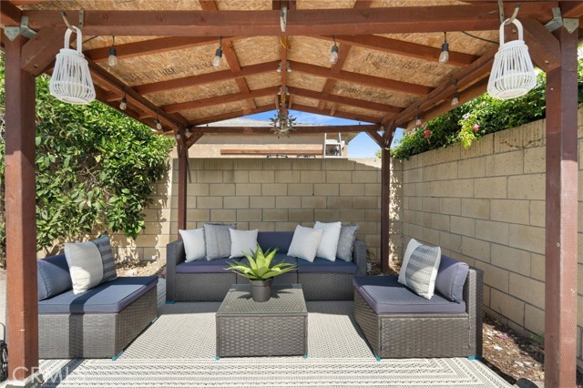2370 Argonne Avenue, Long Beach CA: https://media.crmls.org/medias/fdc966fa-75d6-4975-9480-a139b11d1ff0.jpg