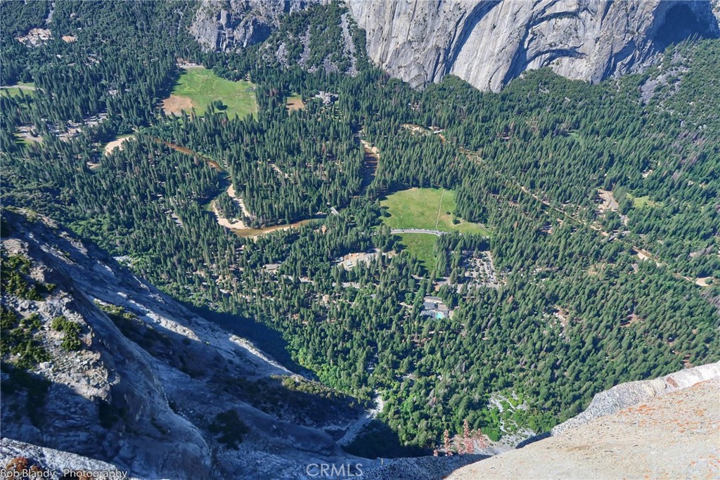 https://media.crmls.org/medias/fdc9d0a3-ab43-465f-9bb4-c67c4bc2c8da.jpg?preset=X-Large