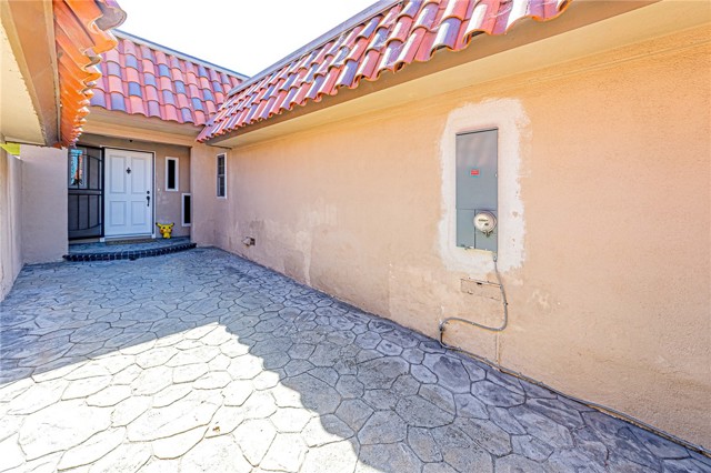 26 Seton, Irvine CA: https://media.crmls.org/medias/fdca0d7b-e0b3-48f2-8fcd-636be97d204c.jpg