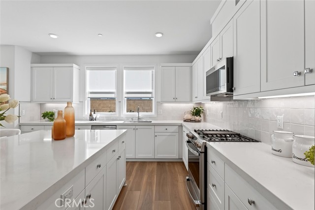 Detail Gallery Image 8 of 46 For 418 Lobata, Irvine,  CA 92618 - 4 Beds | 3/1 Baths