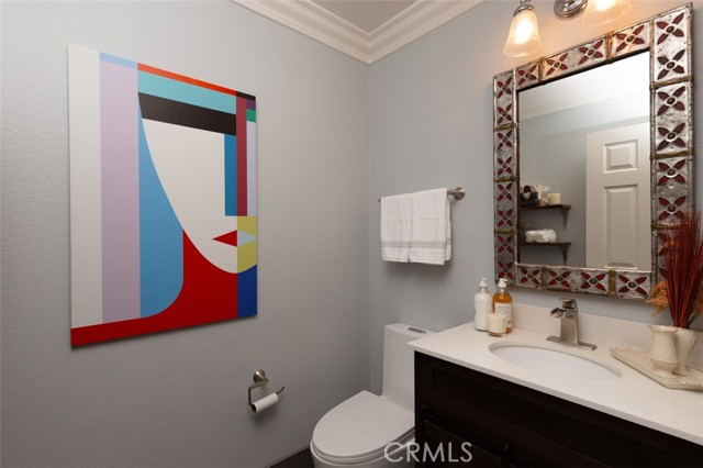 Detail Gallery Image 16 of 58 For 26836 Greenleaf Ct, Valencia,  CA 91381 - 5 Beds | 2/1 Baths