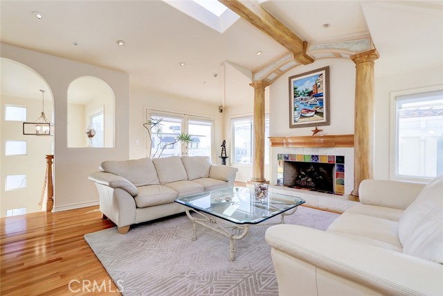 309 3rd Street, Manhattan Beach CA: https://media.crmls.org/medias/fdcbe54c-e4fa-4c43-812c-4cb4adc5b1e9.jpg
