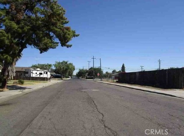 Detail Gallery Image 4 of 5 For 1255 Carol, Merced,  CA 95341 - 2 Beds | 1 Baths