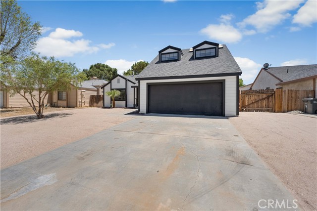 44130 Dahlia Street, Lancaster CA: https://media.crmls.org/medias/fdcc873c-ae88-4323-b98f-f8e9f5111801.jpg