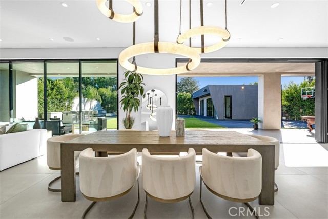 Detail Gallery Image 9 of 50 For 13016 Chandler, Sherman Oaks,  CA 91401 - 6 Beds | 6/1 Baths