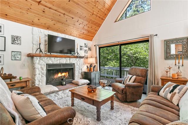 Detail Gallery Image 6 of 36 For 841 Cottage Grove Rd, Lake Arrowhead,  CA 92352 - 2 Beds | 2 Baths