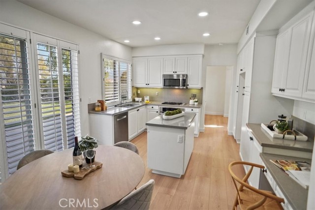 Detail Gallery Image 5 of 28 For 26104 Singer Pl, Stevenson Ranch,  CA 91381 - 4 Beds | 3 Baths