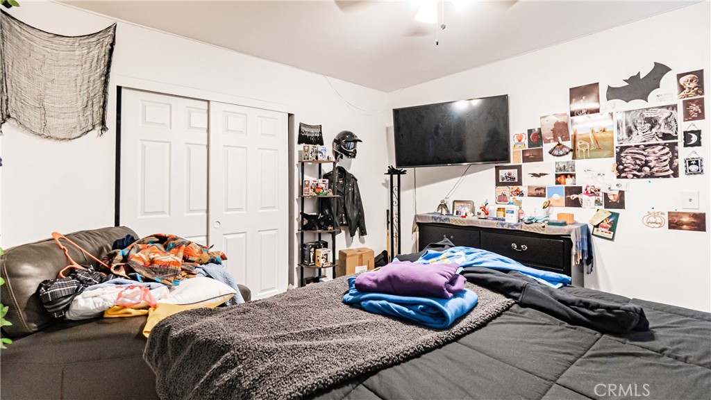 https://media.crmls.org/medias/fdd098e4-9e17-48ce-9c6c-2d1b0b766590.jpg?preset=X-Large