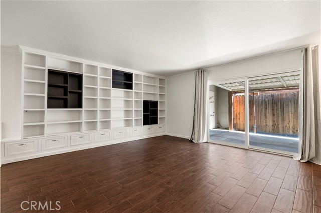 Detail Gallery Image 2 of 42 For 26824 Circle of the Oaks, Newhall,  CA 91321 - 2 Beds | 2 Baths