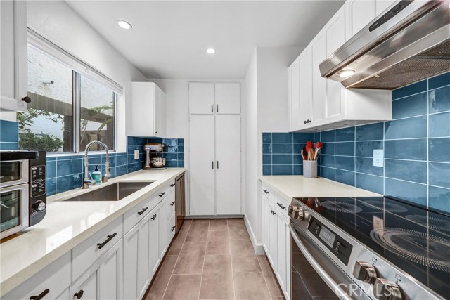 Detail Gallery Image 5 of 24 For 8400 De Longpre #212,  West Hollywood,  CA 90069 - 2 Beds | 2 Baths