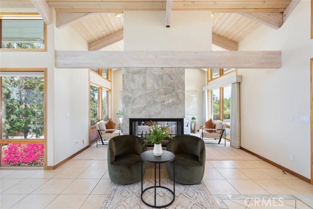 Front Image Thumbnail for CRIG25180818