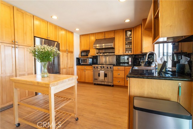 Detail Gallery Image 6 of 43 For 22396 Barbacoa Dr, Saugus,  CA 91350 - 3 Beds | 3 Baths