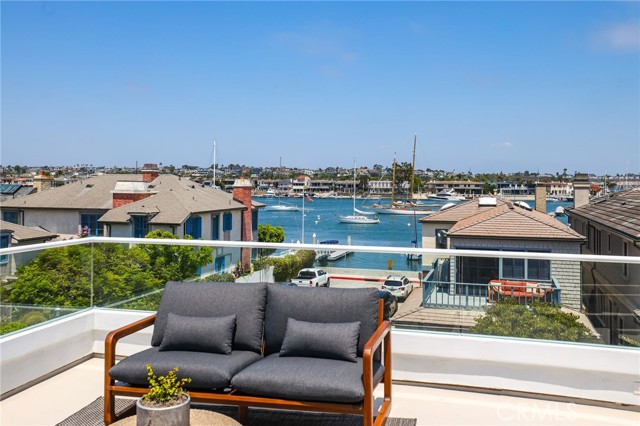 825 W Bay Avenue, Newport Beach CA: https://media.crmls.org/medias/fdd3cafc-f33d-4584-98f5-68fc5d3434a1.jpg