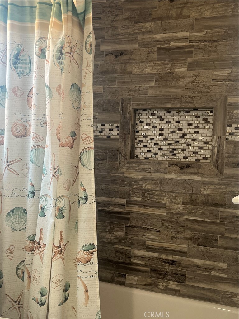 https://media.crmls.org/medias/fdd3fecb-2401-40da-81e9-c7f8ae5b4b4c.jpg?preset=X-Large