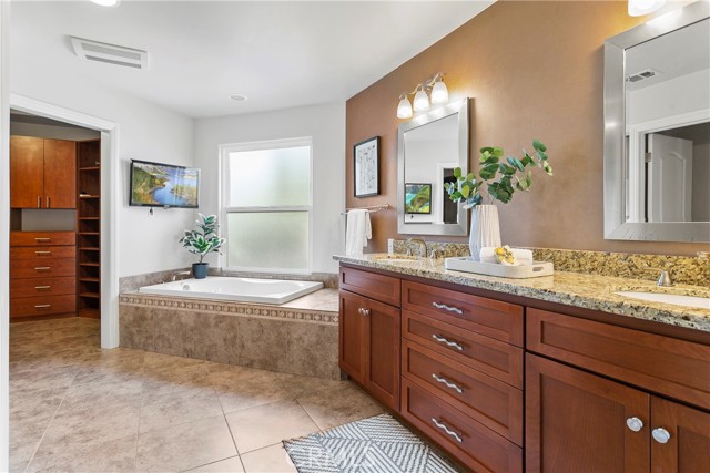 1551 Rainbow Drive, North Tustin CA: https://media.crmls.org/medias/fdd54d62-94ce-4c18-8336-83b96e6da9bc.jpg