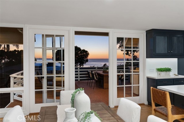 Detail Gallery Image 12 of 40 For 590 Diamond Street, Laguna Beach,  CA 92651 - 5 Beds | 4/1 Baths