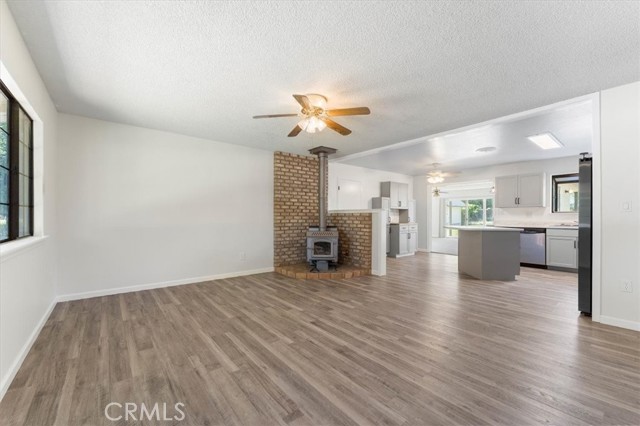 21999 Riverside Avenue, Red Bluff CA: https://media.crmls.org/medias/fdd5aff8-adef-4695-932a-b6bbd09cda1f.jpg