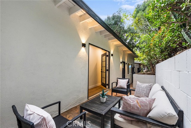 8010 Padre Lane, Los Angeles CA: https://media.crmls.org/medias/fdd6a933-be25-425f-a5e1-a5b078476729.jpg