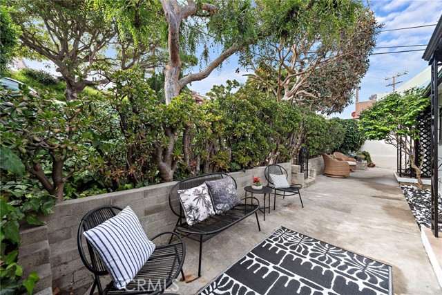 189 Lower Cliff Drive, Laguna Beach CA: https://media.crmls.org/medias/fdd6e69b-825c-4d55-8517-3965870fd509.jpg
