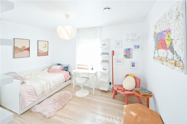 6508 Blewett Avenue, Lake Balboa CA: https://media.crmls.org/medias/fdd77d20-2da9-4a5e-b5d8-602964bacc83.jpg
