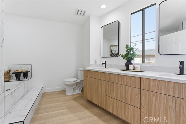Detail Gallery Image 26 of 37 For 10820 Holman Ave #204,  Los Angeles,  CA 90024 - 2 Beds | 2 Baths