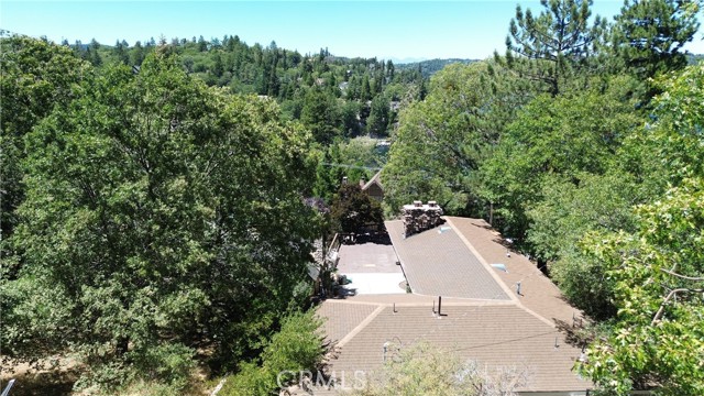 485 State Hwy 173, Lake Arrowhead CA: https://media.crmls.org/medias/fdd91453-f162-4b7f-b1a4-895f4ecaa6fb.jpg