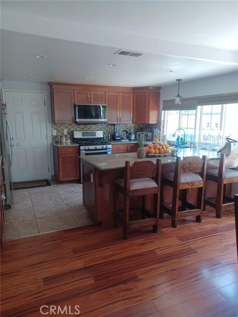 9849 Canada Way, Riverside CA: https://media.crmls.org/medias/fdd9929a-a8fd-4273-a905-9fc292bd7b9b.jpg