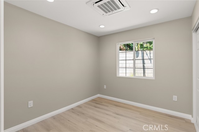 1401 Highland Street, Santa Ana CA: https://media.crmls.org/medias/fdd9c093-b504-4129-8e6f-f9edf428ecd9.jpg