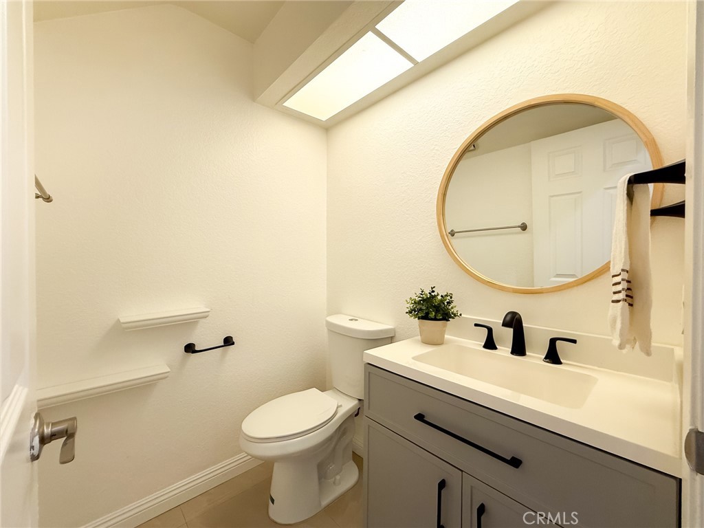 https://media.crmls.org/medias/fdd9c5ca-9298-4bc3-be7b-12c2a060da61.jpg?preset=X-Large