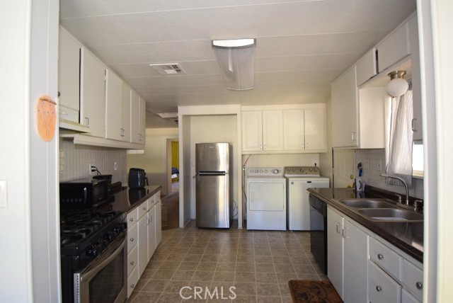 Detail Gallery Image 9 of 27 For 7425 Church St #164,  Yucca Valley,  CA 92284 - 2 Beds | 2 Baths