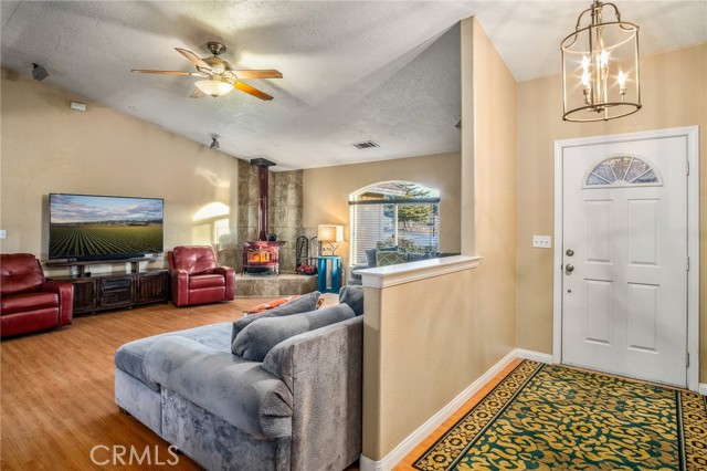 Detail Gallery Image 3 of 44 For 388 Calaveras Rd, Pinon Hills,  CA 92372 - 3 Beds | 2 Baths