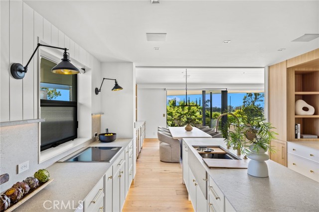 1075 Granville Drive, Newport Beach CA: https://media.crmls.org/medias/fdda47ee-146b-4e36-b62c-55b8895dbc46.jpg
