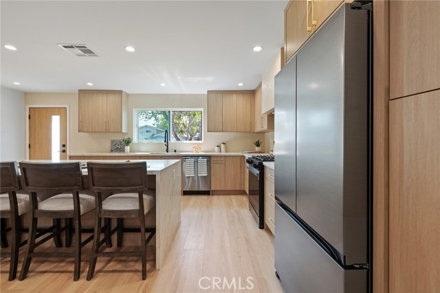 8840 Valjean Avenue, North Hills CA: https://media.crmls.org/medias/fdda4d3a-2e2d-4ec1-9024-269aacb9abe2.jpg