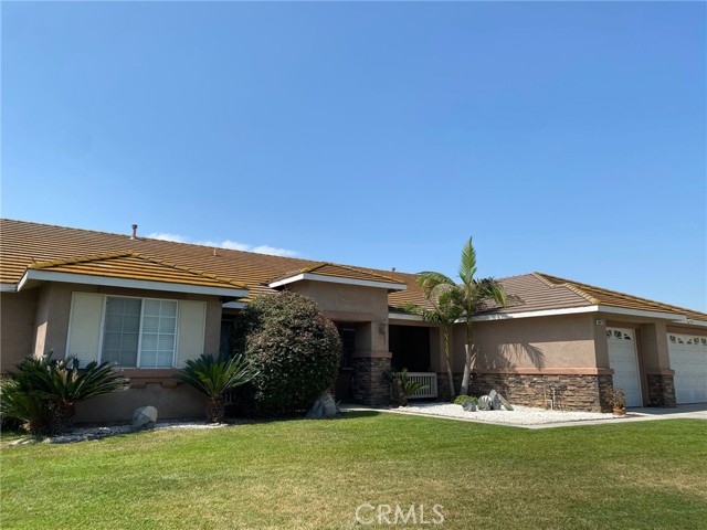 10072 Berkshire Drive, Jurupa Valley CA: https://media.crmls.org/medias/fdda52bd-a948-4760-8ad5-dd2eed6357d2.jpg