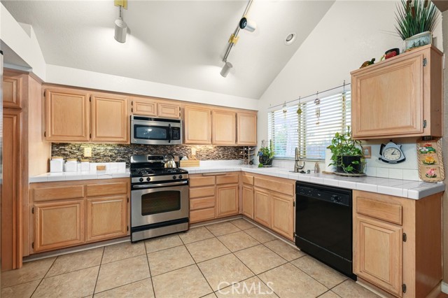 Detail Gallery Image 14 of 45 For 736 Fuchsia Ln, Perris,  CA 92571 - 2 Beds | 2 Baths