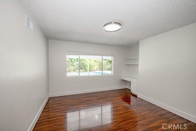 19443 Superior Street, Northridge CA: https://media.crmls.org/medias/fddadb8b-3f4d-4f58-976e-2f1f3995dce5.jpg
