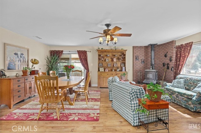 21564 Pine Tree Road, Caliente CA: https://media.crmls.org/medias/fddd4d92-58d4-4d6f-b7d2-086959b40283.jpg