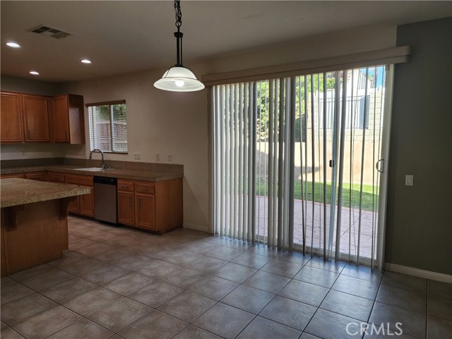 Detail Gallery Image 6 of 43 For 35978 Meriwether Way, Murrieta,  CA 92562 - 6 Beds | 3 Baths