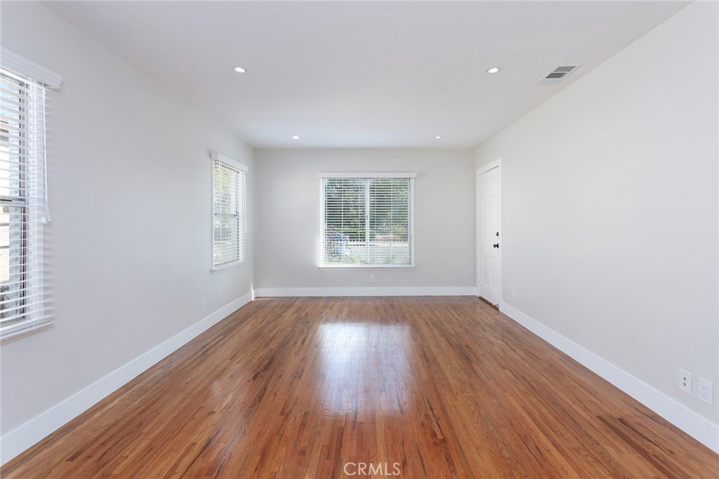 MLS #OC25147950 img 26