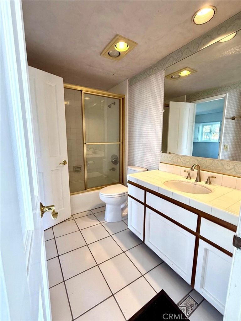 https://media.crmls.org/medias/fddf2e62-e628-4850-95d3-f3b6b27a185e.jpg?preset=X-Large