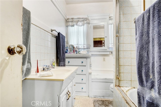 Detail Gallery Image 17 of 35 For 4239 South Raymond Avenue, Los Angeles,  CA 90037 - 2 Beds | 1 Baths