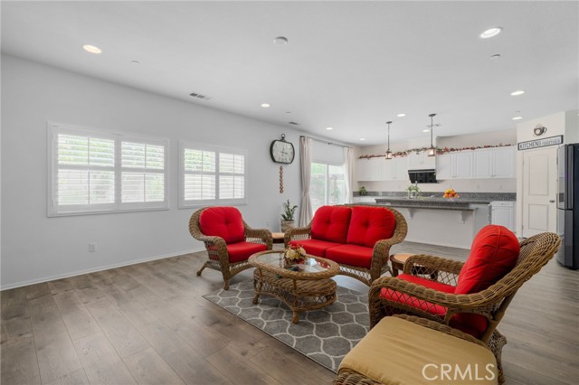 Detail Gallery Image 13 of 53 For 4736 Marrieta St, Jurupa Valley,  CA 91752 - 5 Beds | 4 Baths