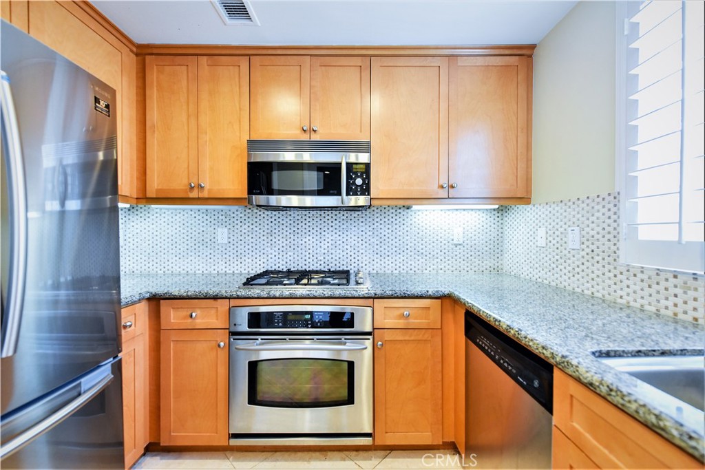 https://media.crmls.org/medias/fddff684-6d0b-4958-9f3e-e938d7601e26.jpg?preset=X-Large