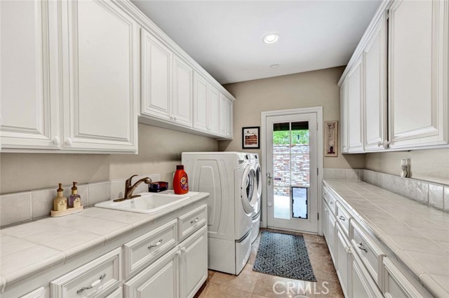 10302 Broadview Place, North Tustin CA: https://media.crmls.org/medias/fde02915-c4d7-4b3b-8978-2b334b024326.jpg