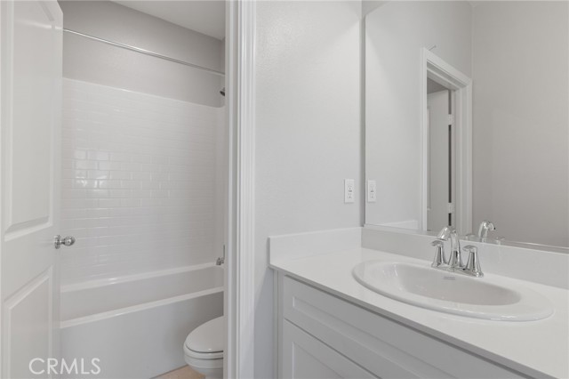 Image 38 of 72 For 5613 Levanto