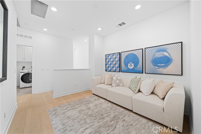 Detail Gallery Image 20 of 47 For 1042 N Anaheim Blvd #2,  Anaheim,  CA 92801 - 4 Beds | 3/1 Baths
