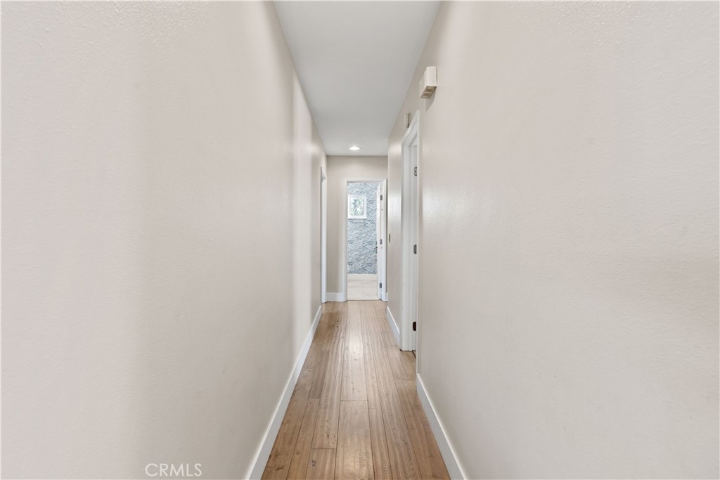 https://media.crmls.org/medias/fde0b583-6363-4159-a1f0-6385bd7af071.jpg?preset=X-Large